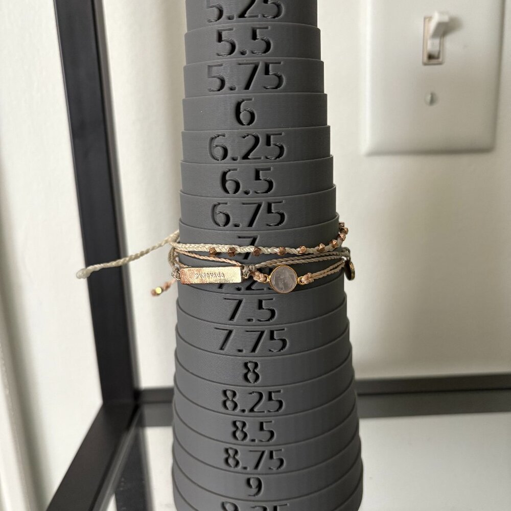 Lot of Eight 8 Bracelets - Picture 7 of 10